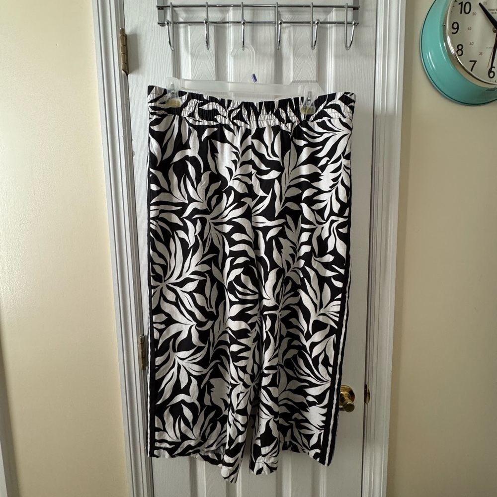 Style & Co. black and  white linen Leaf Pattern Pants